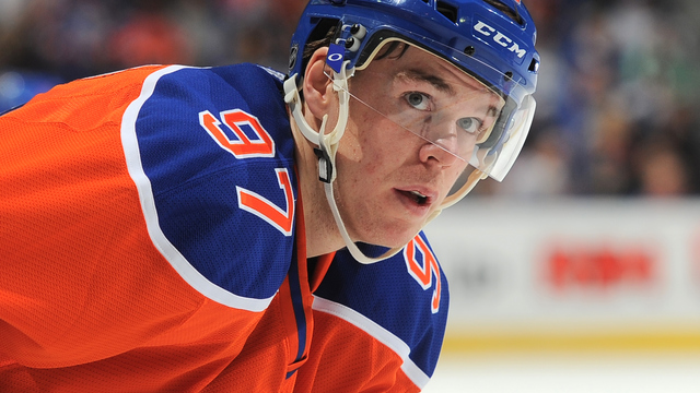 VIDEO: McDavid gets in on 2nd-period barrage