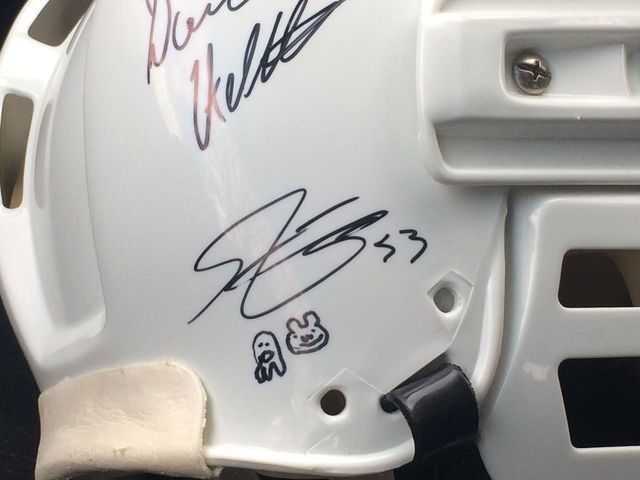 PHOTO: Gostisbehere draws 'Ghost Bear' emojis under autograph
