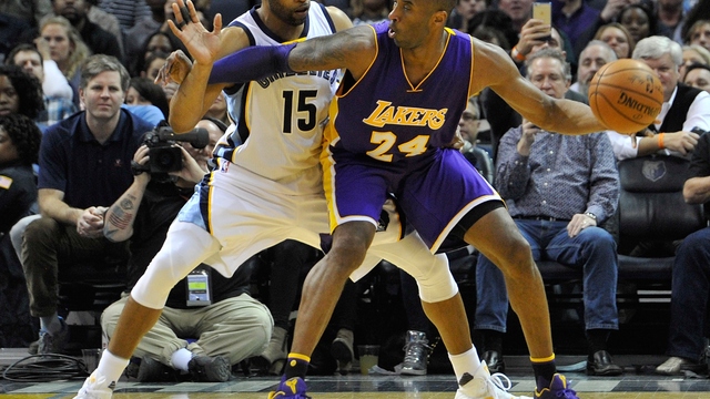 Kobe Bryant sits out vs. Grizzlies with sore right shoulder
