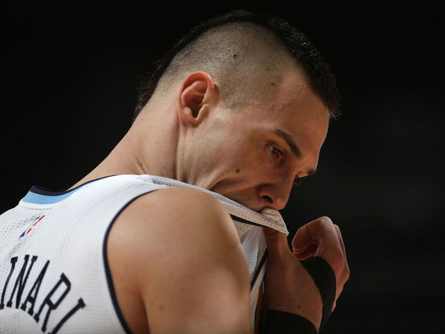 Nuggets lose Gallinari to ankle injury in loss to Mavericks