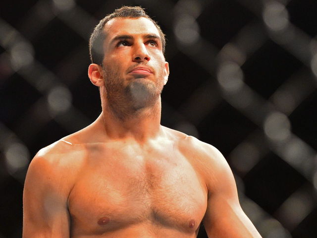 Mousasi signs 6-fight deal with Bellator