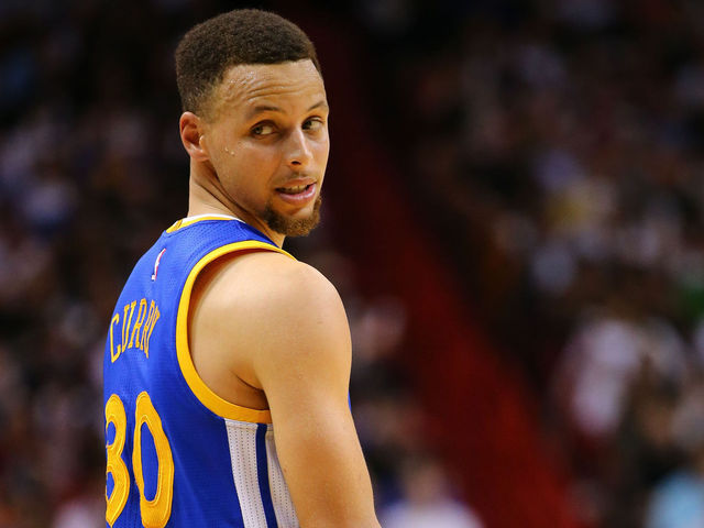 VIDEO: Curry hits Lillard with sweet handles