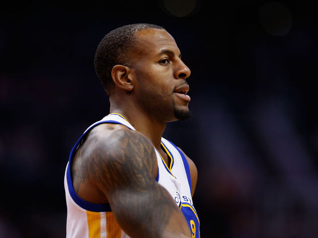 VIDEO: Iguodala shrugs his way to sideline following clutch free throws
