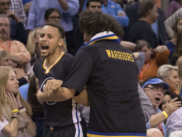 Curry breaks own NBA record for 3-pointers in a season