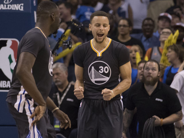VIDEO: Curry ties NBA record with 12 3-pointers