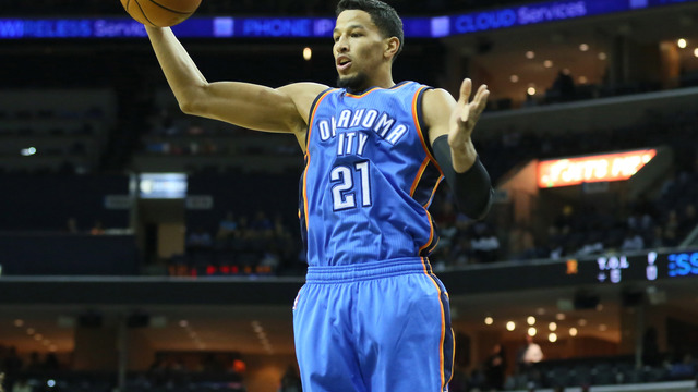 Watch: Roberson heats up, blows kiss to Bucks fans who chanted 'air ball'
