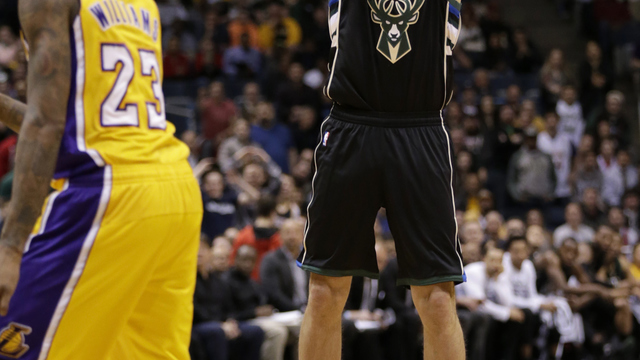 Steve Novak to miss rest of season with sprained MCL