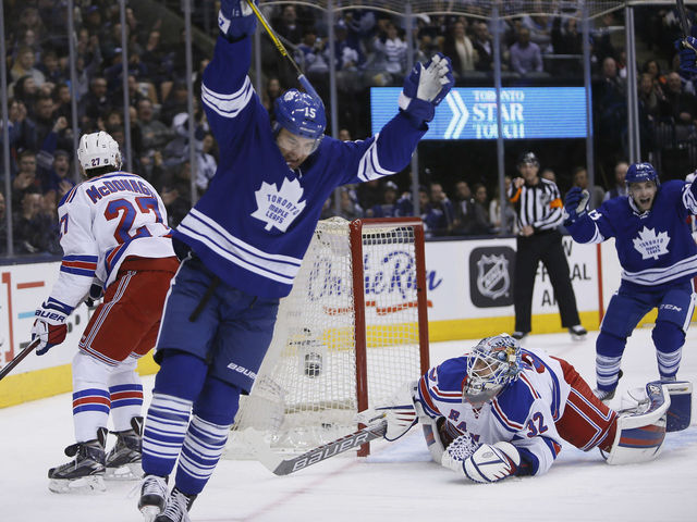 Report: Leafs, Islanders discussing Parenteau deal