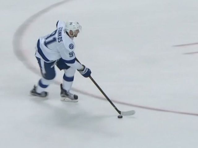 VIDEO: Stamkos extends goal-scoring streak via penalty shot