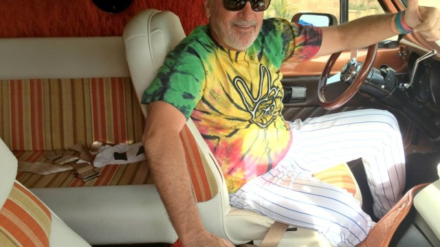 Maddon, Cubs clown around on photo day