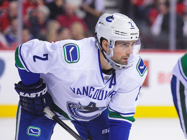 Hamhuis, Vrbata staying with Canucks
