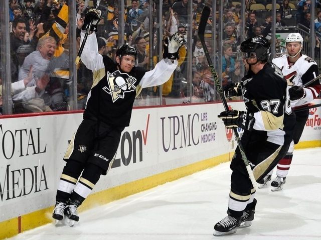 Penguins' Hornqvist scores hat trick on Sock Penguin Night