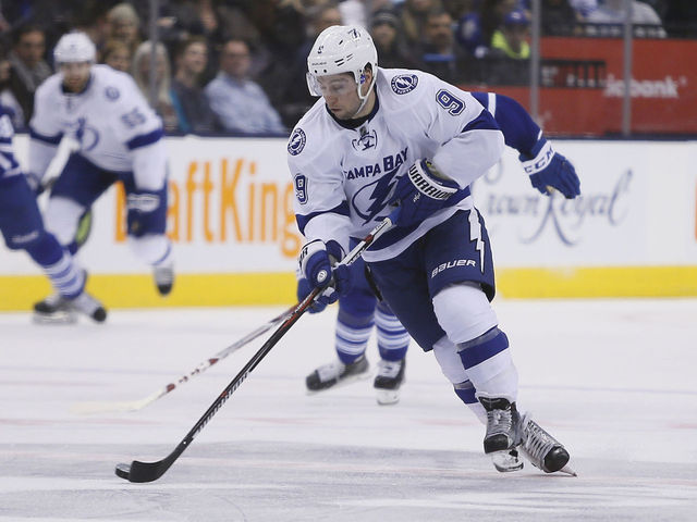 Lightning hold off impressive rookie-laden Leafs for 7th straight win