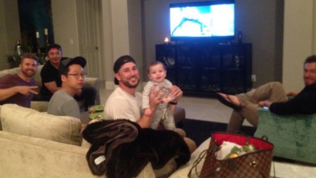 Hughes, Twins teammates live tweet 'The Bachelor'