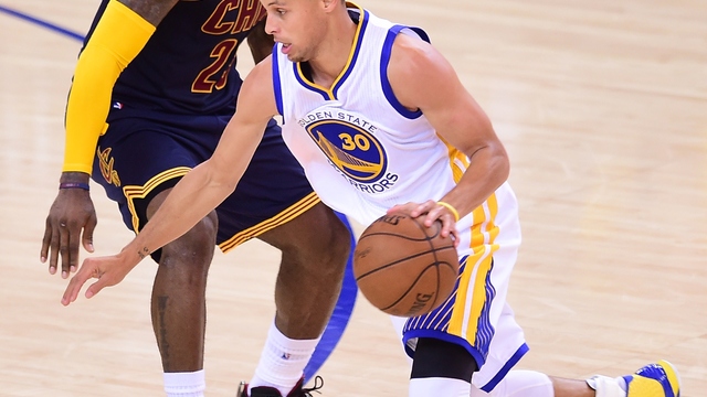 Curry, LeBron pick up Player of the Month hardware