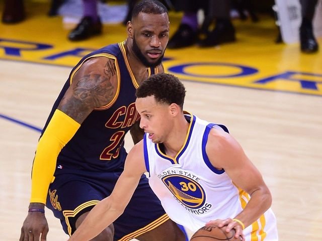 Curry, LeBron pick up Player of the Month hardware