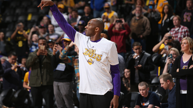 Despite sore shoulder, Kobe Bryant doesn't plan on shutting it down early