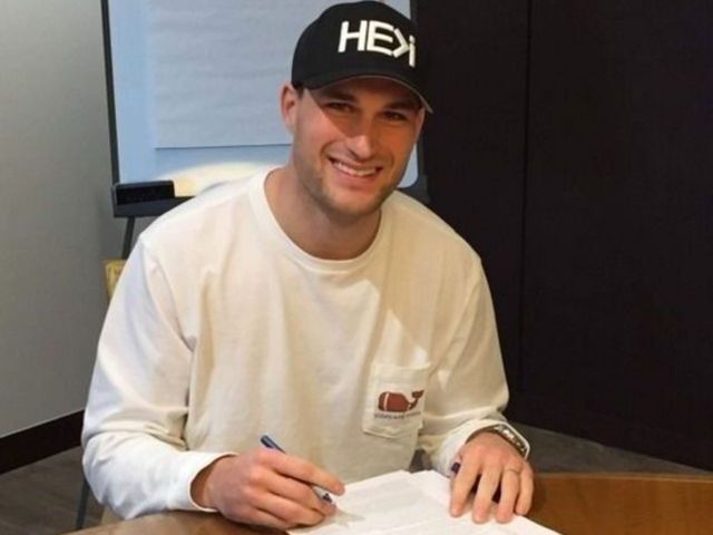 Redskins' Kirk Cousins officially signs franchise tender