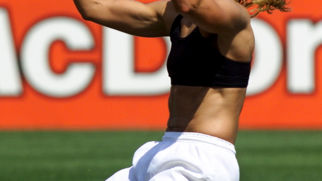 Brandi Chastain agrees to donate brain for CTE research