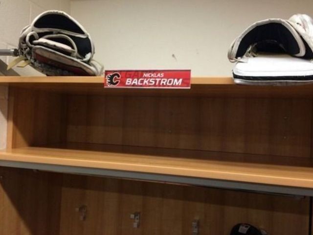 PHOTO: Flames whiff on new goalie Backstrom's nameplate