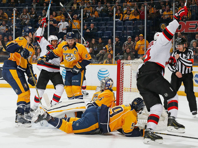 Henrique's 2 late goals keeps Devils' playoff hopes alive