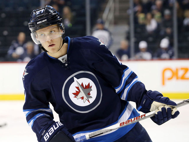 Jets' Ehlers 'fine' after being struck near eye with puck