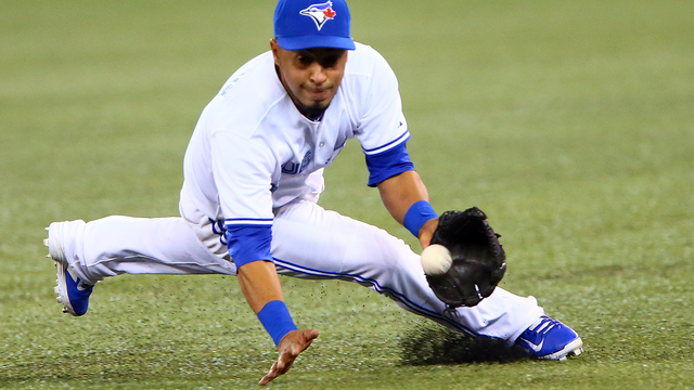 Blue Jays' Izturis announces retirement