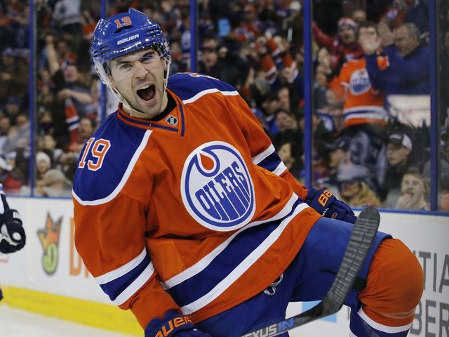 Justin Schultz records assist in Penguins debut