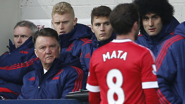 Louis van Gaal chides Juan Mata over careless red card