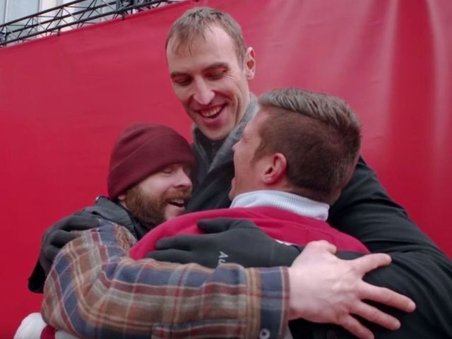VIDEO: Canadiens fans trade hugs with Zdeno Chara for free Big Macs