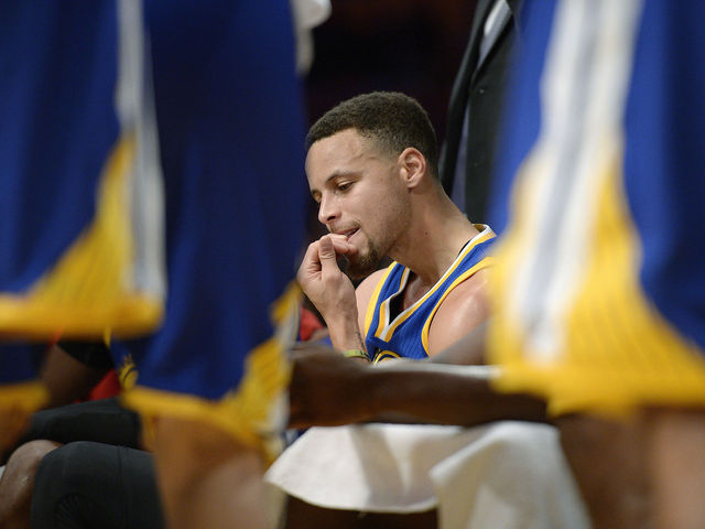 Curry sits out Game 3 vs. Rockets, hopeful for Game 4