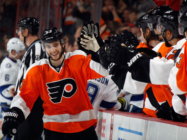 Surging Flyers snap Lightning's win streak