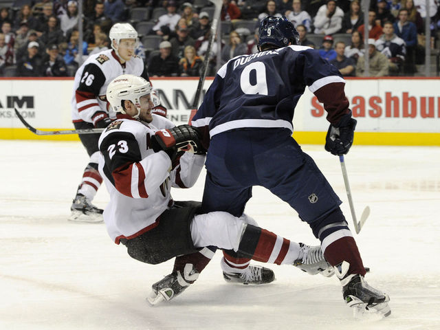 Coyotes' Ekman-Larsson suffers upper-body injury vs. Avalanche