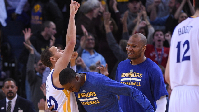 Curry becomes 1st player to make 300 3-pointers in a season