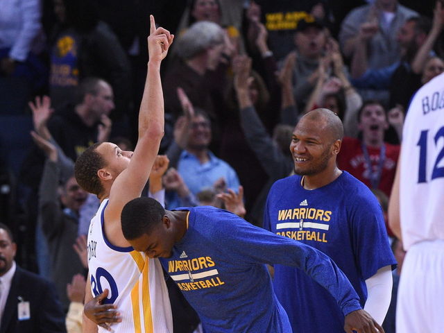Curry becomes 1st player to make 300 3-pointers in a season