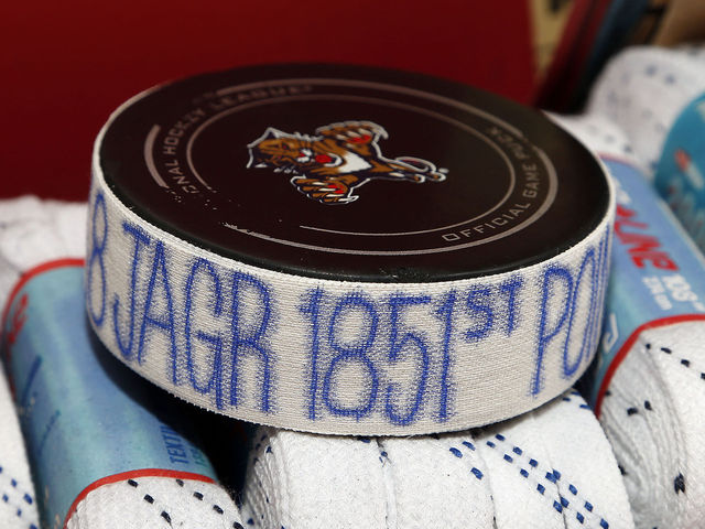 Jagr not in a celebratory mood after passing Howe