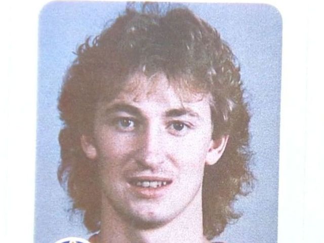 Edmonton man held on to rare, mullet-wearing Gretzky hockey card
