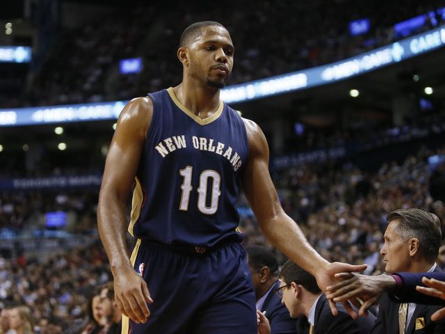 Eric Gordon done for season following finger surgery
