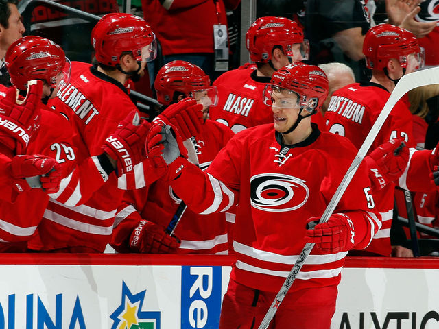 Skinner's buzzer-beater helps propel Hurricanes past Senators
