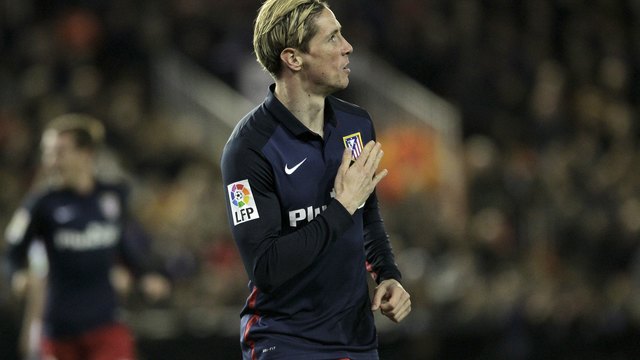 Atletico's Fernando Torres misses training with knee concern