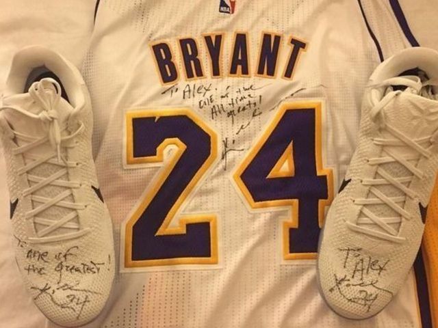 Kobe signs jersey, shoes for Alex Ovechkin