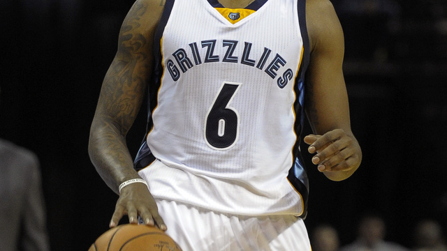 Chalmers suffers non-contact foot injury, leaves arena in wheelchair