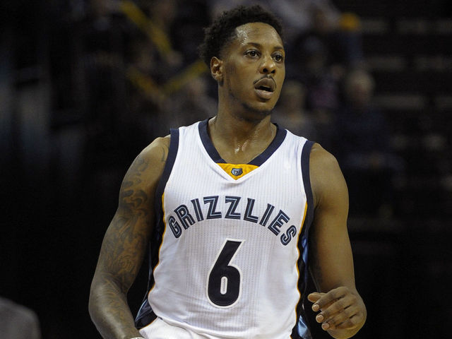 Chalmers suffers non-contact foot injury, leaves arena in wheelchair