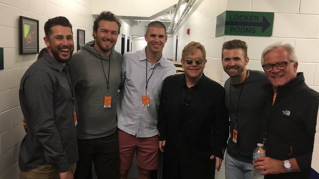 Twins amazed by Elton John's baseball IQ