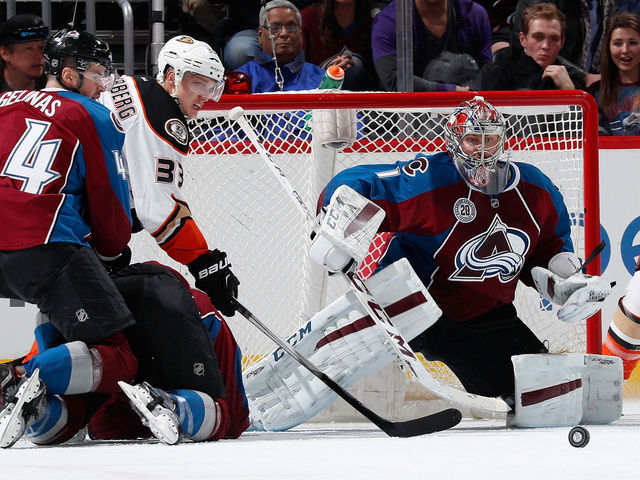 Varlamov's shutout hands Ducks rare 2nd straight loss