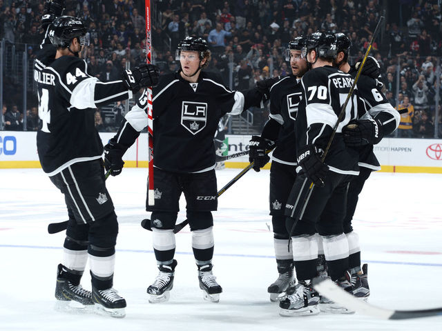 Kings' Carter nets winner in wild win over Capitals