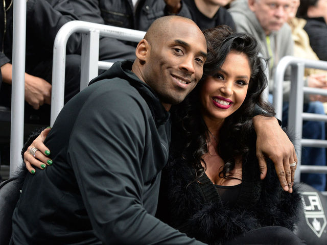 VIDEO: Kobe caught on kiss cam at Los Angeles Kings game