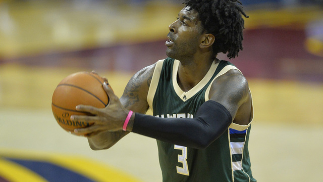 Bucks' Mayo fractures ankle falling down stairs, out for season