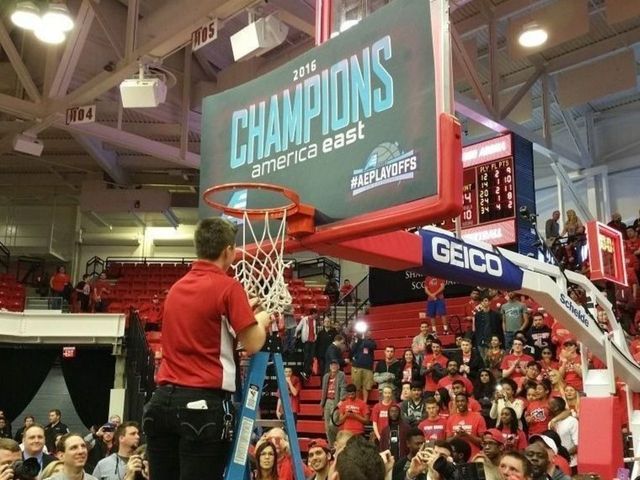 PHOTO: Stony Brook Twitter account loses it after team clinches NCAA tourney berth