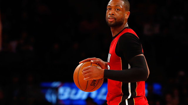 Report: Bulls attempting to clear cap space to sign Wade